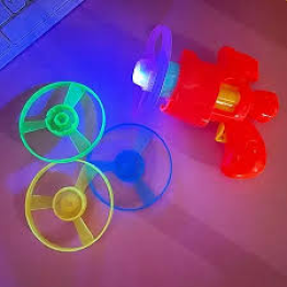 Toyvian Flying Saucer Disc Launcher Set – Spinning Flying Disc Toy for Kids